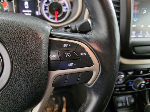 Used 2017 Jeep Cherokee Latitude w/ Comfort & Sound Group image 22