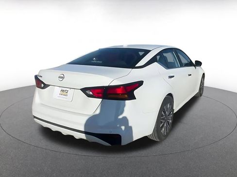 Used 2025 Nissan Altima 2.5 SV image 14