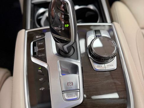 Used 2020 BMW 750i xDrive w/ Executive Package AWD/4WD image 29