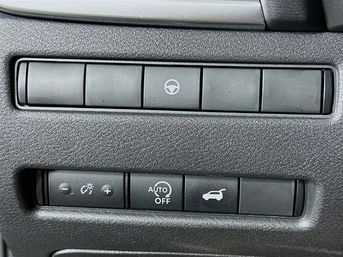 Used 2023 Nissan Rogue SV w/ SV Premium B Package image 17