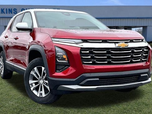 New 2026 Chevrolet Equinox LT image 2