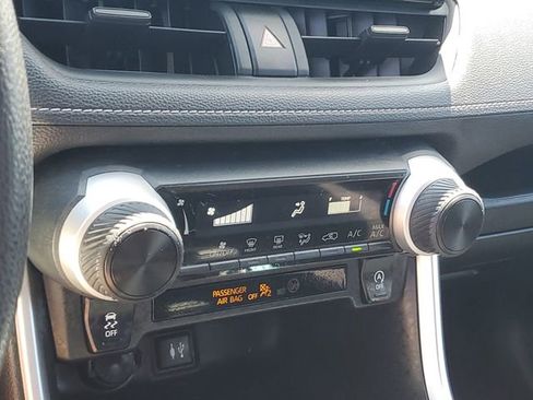 Used 2019 Toyota RAV4 LE w/ All Weather Liner Package AWD/4WD image 28