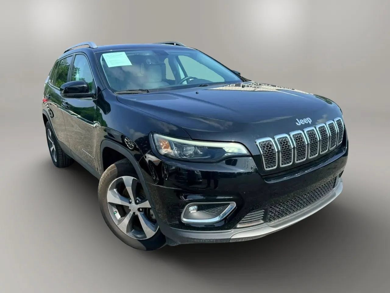 Used 2019 Jeep Cherokee Limited w/ Luxury Group AWD/4WD image 3
