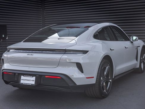 Certified 2025 Porsche Taycan Turbo image 9