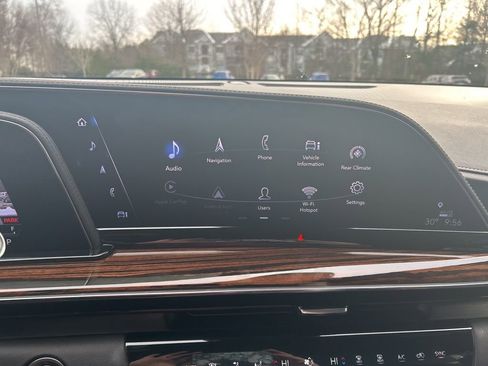 Used 2022 Cadillac Escalade Premium Luxury w/ Performance Package image 15