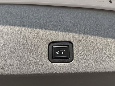 Certified 2022 Cadillac XT6 Premium Luxury w/ Technology Package AWD/4WD image 9