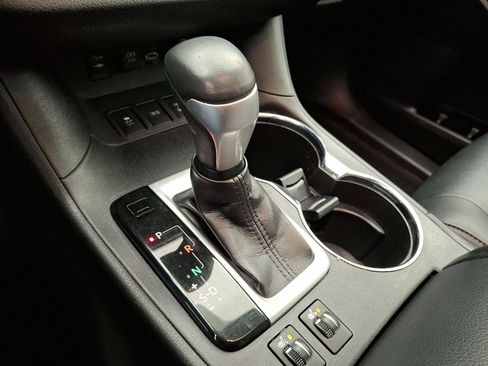 Used 2019 Toyota Highlander XLE image 12