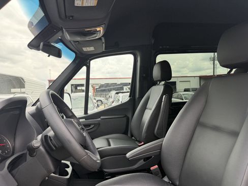 Certified 2025 Mercedes-Benz Sprinter 2500 image 8