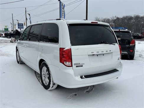 Used 2018 Dodge Grand Caravan SXT image 4