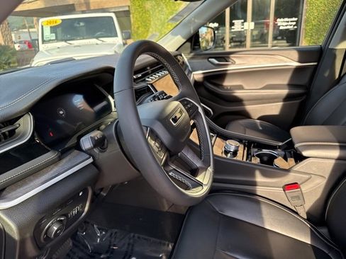 Used 2023 Jeep Grand Cherokee 4WD 4xe image 16