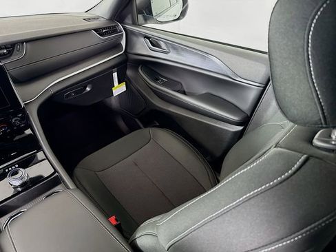 New 2025 Jeep Grand Cherokee Laredo image 21