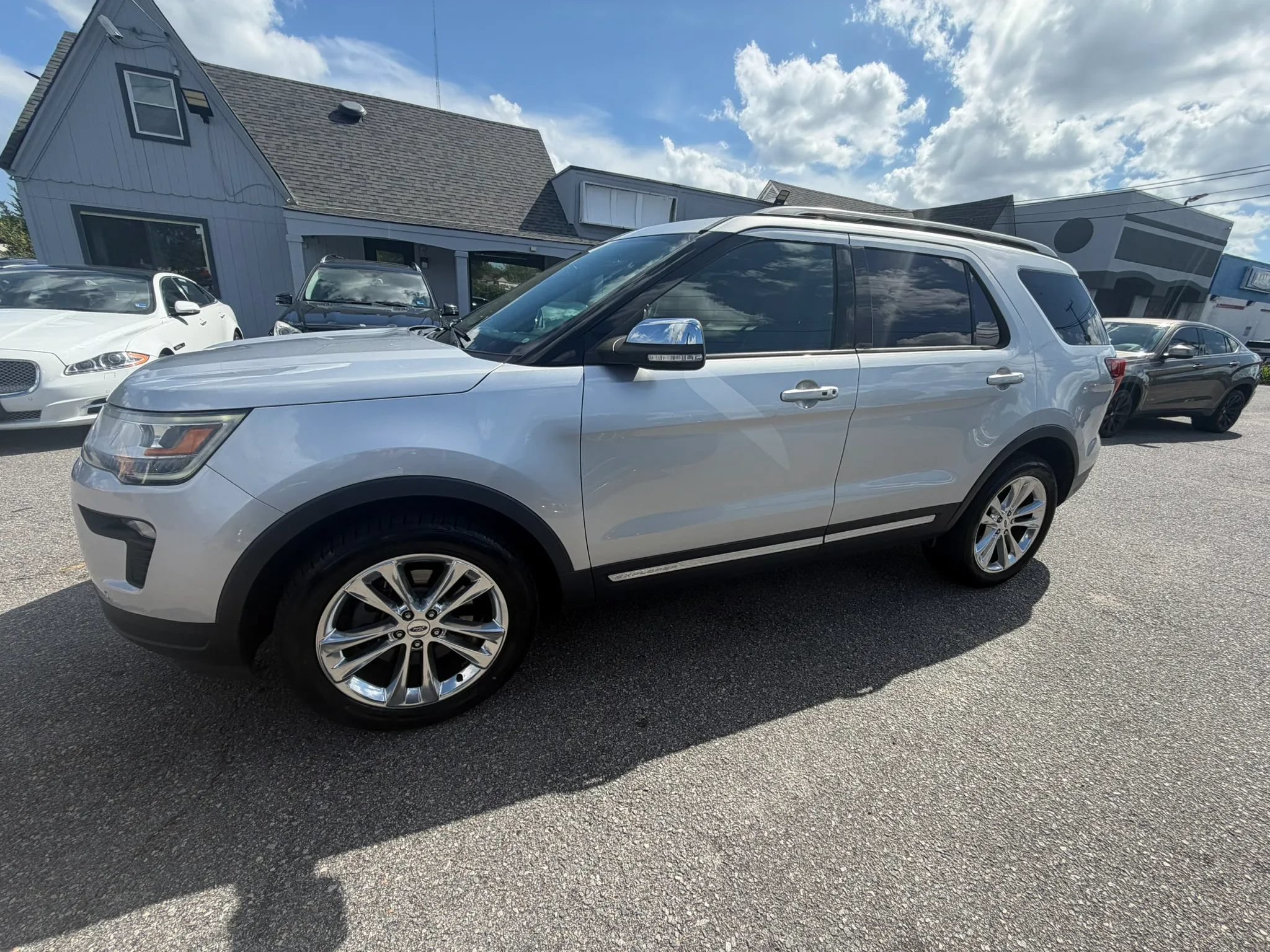 Used 2019 Ford Explorer XLT w/ Equipment Group 202A AWD/4WD image 2