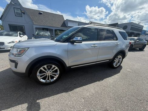 Used 2019 Ford Explorer XLT w/ Equipment Group 202A AWD/4WD image 2