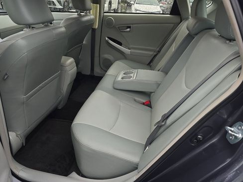 Used 2014 Toyota Prius Five image 17