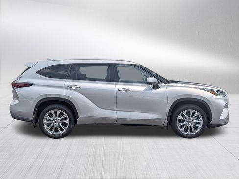 Used 2024 Toyota Highlander Limited AWD/4WD image 8