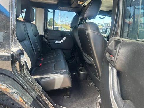 Used 2016 Jeep Wrangler Unlimited Rubicon w/ Connectivity Group AWD/4WD image 7