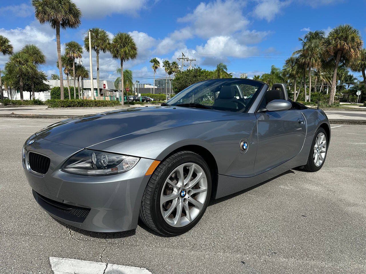 Used 2006 BMW Z4 3.0i RWD image 1