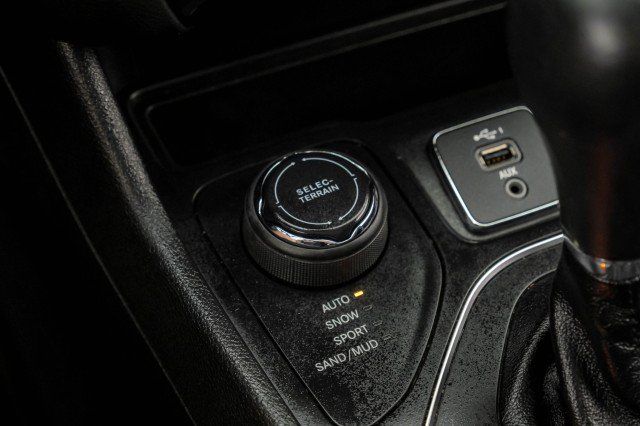 Used 2021 Jeep Cherokee Latitude Plus AWD/4WD image 28