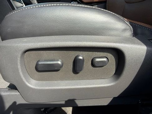Used 2012 Ford Explorer Limited FWD image 35