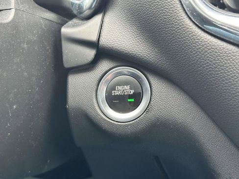 Used 2023 Chevrolet Equinox LT image 32