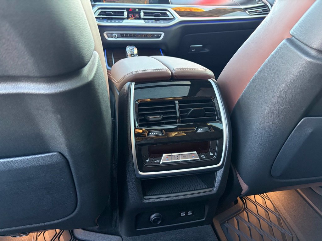 Used 2021 BMW X7 M50i w/ Dynamic Handling Package AWD/4WD image 32