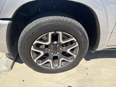 Used 2025 RAM 1500 Laramie w/ Sport Appearance Package AWD/4WD image 10