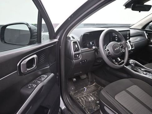 Used 2023 Kia Sorento LX FWD image 10