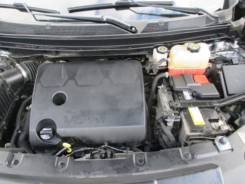 Used 2021 Chevrolet Traverse LT image 27