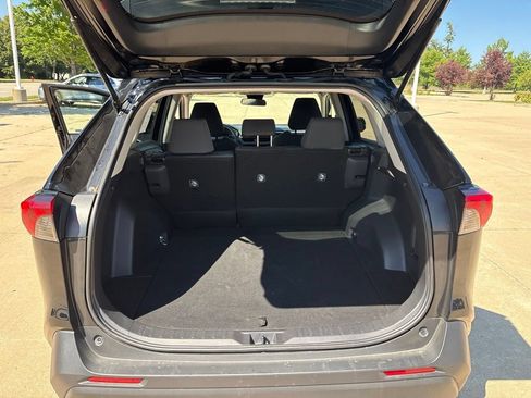 Used 2025 Toyota RAV4 XLE AWD/4WD image 26