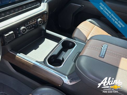 Used 2024 Chevrolet Silverado 2500 High Country w/ High Country Premium Package AWD/4WD image 17