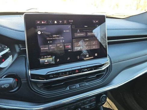 Used 2022 Jeep Compass Limited image 22