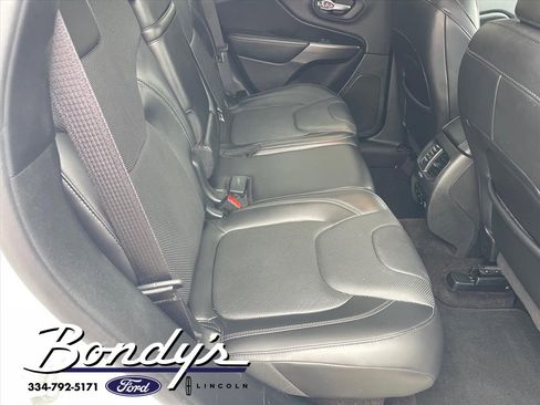 Used 2019 Jeep Cherokee Limited w/ Luxury Group image 16