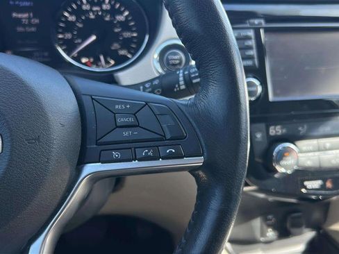 Used 2018 Nissan Rogue Sport SV w/ SV Technology Package FWD image 14