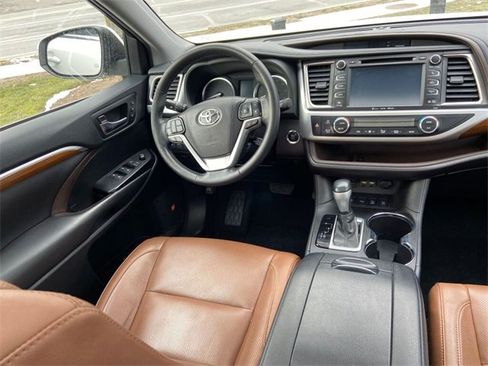 Used 2019 Toyota Highlander Limited Platinum image 12