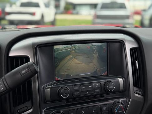 Used 2018 Chevrolet Silverado 1500 LT AWD/4WD image 3