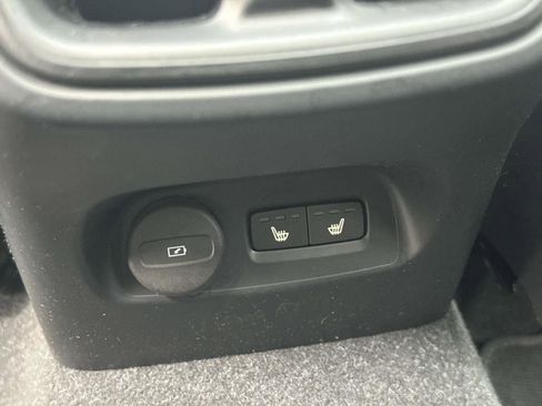 Certified 2024 Volvo XC40 B5 Plus w/ Protection Package Premier image 24