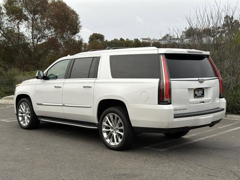 Used 2019 Cadillac Escalade ESV Luxury image 4