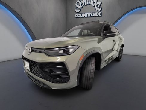 Used 2026 Volkswagen Tiguan SE R-Line AWD/4WD image 11