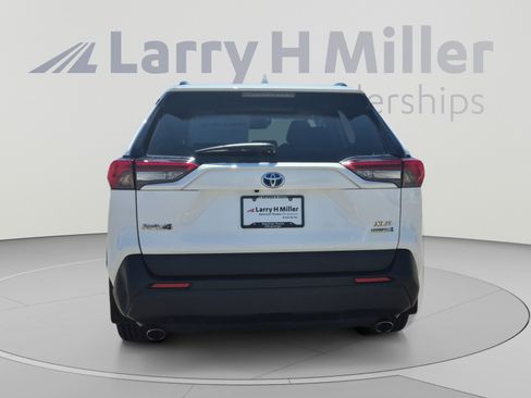 Used 2019 Toyota RAV4 XLE AWD/4WD image 4