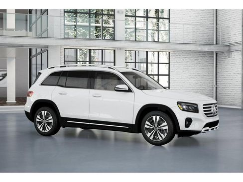 Used 2025 Mercedes-Benz GLB 250 4MATIC image 13