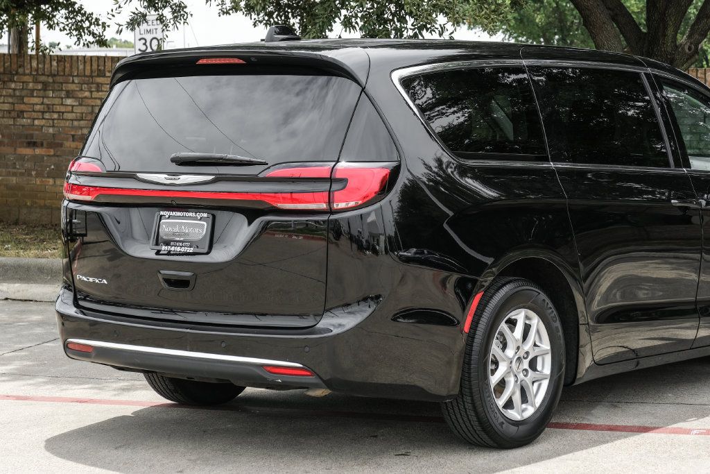 Used 2024 Chrysler Pacifica Touring-L FWD image 16