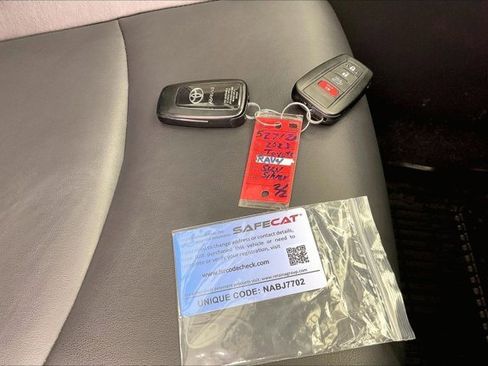 Used 2023 Toyota RAV4 XLE Premium image 11