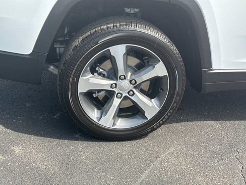 New 2026 Jeep Grand Cherokee L Limited AWD/4WD image 11