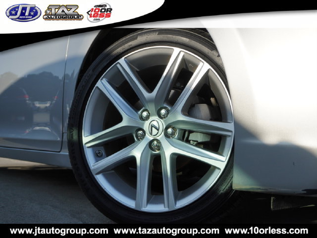 Used 2015 Lexus CT 200h w/ Navigation Package FWD image 2