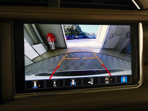 Used 2021 GMC Yukon Denali w/ Denali Premium Package image 27