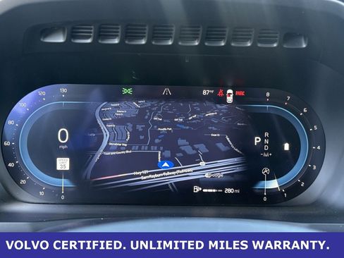 Certified 2025 Volvo XC90 B6 Plus image 17