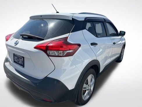 Used 2019 Nissan Kicks S image 4