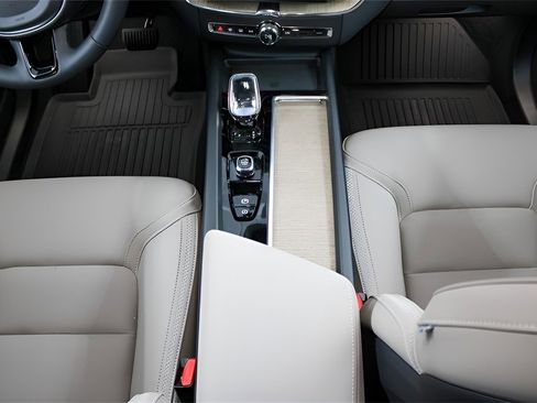 New 2026 Volvo XC90 B5 Ultra w/ Protection Package Premier image 35