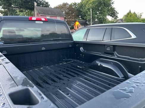 Used 2019 Chevrolet Silverado 1500 Custom w/ Custom Convenience Package AWD/4WD image 8
