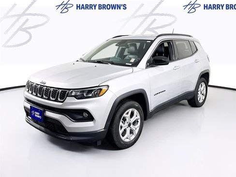 Used 2025 Jeep Compass Latitude image 1